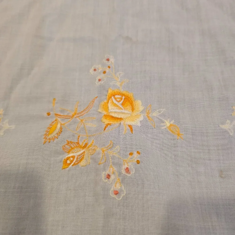 Tea Towel White Embroidered Cotton Yellow Shaded Rose Daisy Scalloped Edge 1990s